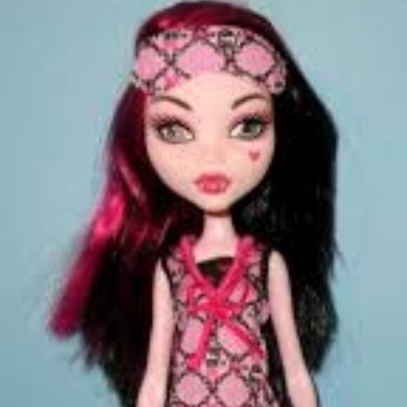 Mattel 2008 High Sleepover Draculaura Doll - Pink and Black Outfit Monster High - Picture 6 of 8